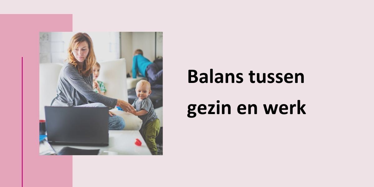 Balans tussen gezin en werk, met een foto van een persoon achter een laptop en drie kinderen eromheen, waarvan twee actief aandacht vragen